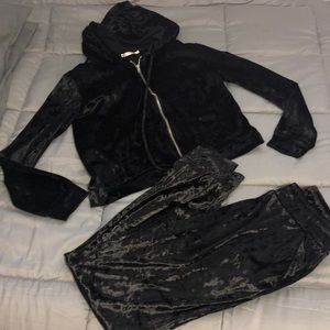 VELVET TWO PIECE🖤